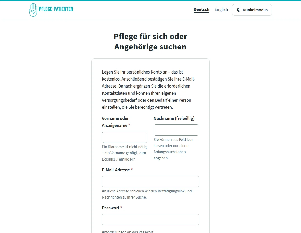 Portal-Seite „Pflege für sich oder Angehörige suchen“ mit leerem Formular: kurze Erklärung der Schritte (kostenloses Konto anlegen, E-Mail-Adresse bestätigen, danach den eigenen Bedarf oder den einer berechtigt vertretenen Person einstellen) und die Felder Vorname oder Anzeigename, Nachname (freiwillig), E-Mail-Adresse und Passwort.
